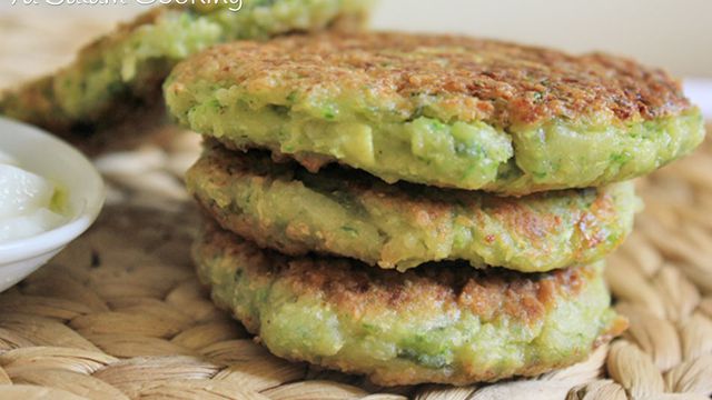 طريقة تجهيز فطائر الكوسا الشهية