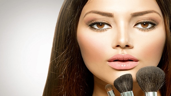 7 خطوات للحصول على مكياج مثالي وثابت للبشرة الجافة  