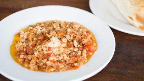 5 دقائق فقط لتجهيز شكشوكة بالبيض والطماطم