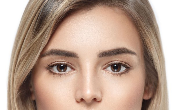 إليك أفضل النصائح لتطبيق ماكياج العيون الحساسة