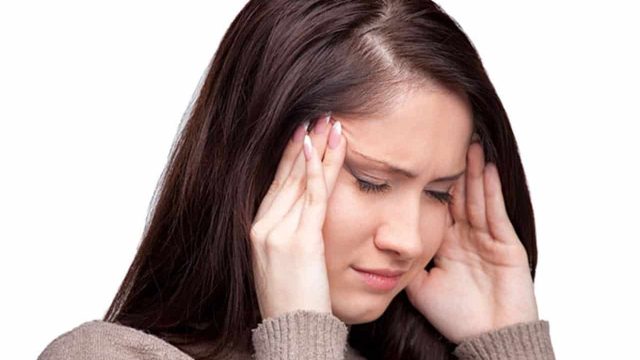 تخلصي من الصداع النصفي بوصفات طبيعية فعالة