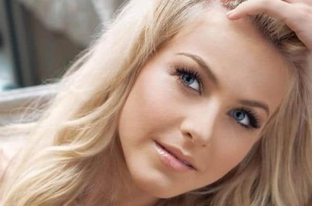 بالصور: تسريحات شعر مناسبة لصاحبات الجبهة العريضة