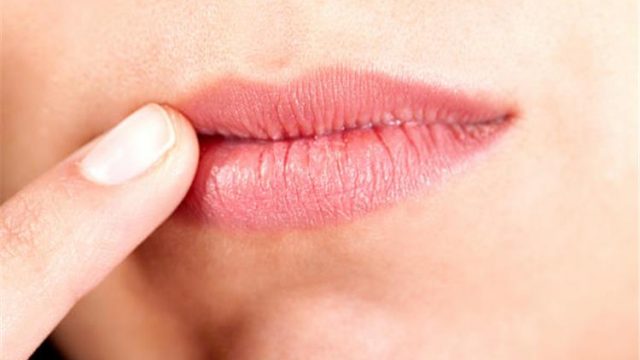 نصائح  وخلطات طبيعية للحفاظ على جمال شفاهك.. اكتشفيها