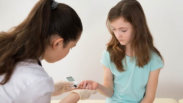نصائح للتعامل مع الطفل المصاب بالسكري في رمضان