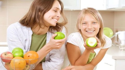 5 أطعمة مفيدة لطفلك في فترة المراهقة.. لا تهمليها مطلقا