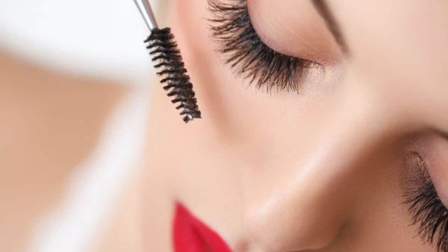 كيف تعتنين بالرموش الاصطناعية لكي تدوم لفترات طويلة؟