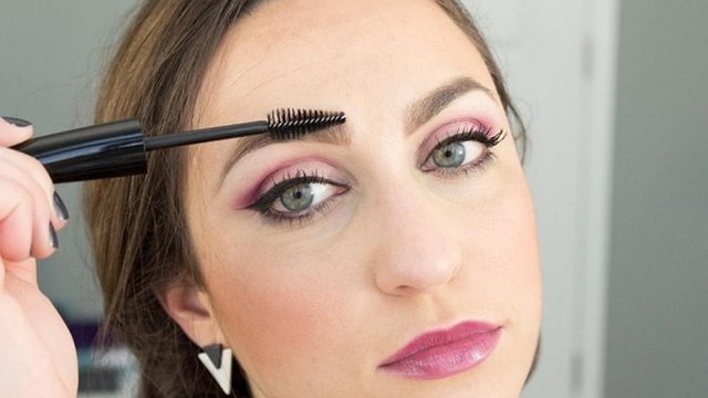 حيل تجميلية باستخدام الماسكارا.. اكتشفيها