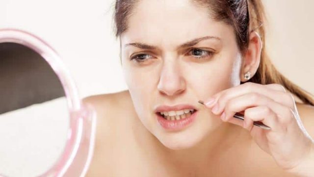 اكتشفي أفضل الوصفات الطبيعية لتخفيف نمو الشعر الزائد