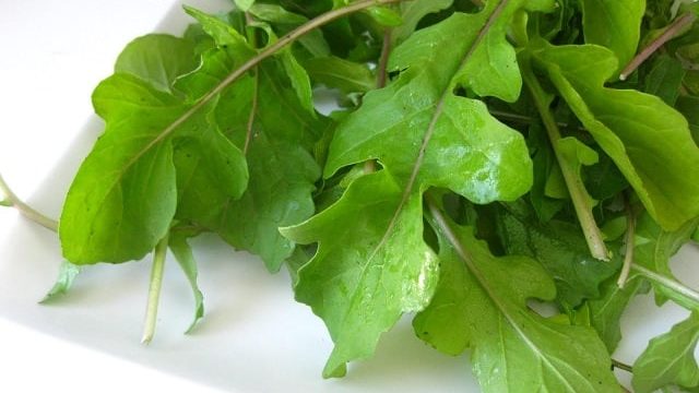 تعرفي على منافع الجرجير للبشرة