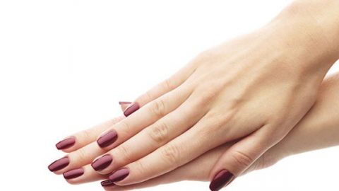 خطوات بسيطة للحصول على يدين ناعمة وفاتحة