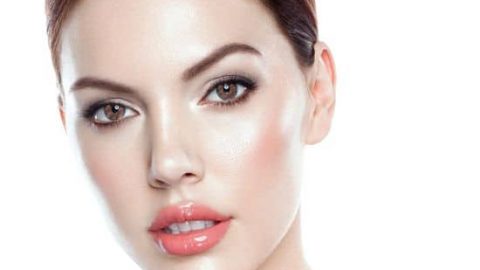 حيل لتخفيف لمعان البشرة الدهنية