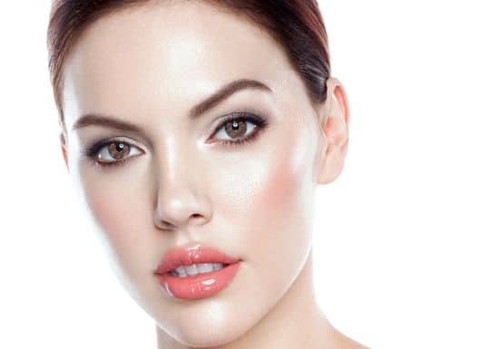 حيل لتخفيف لمعان البشرة الدهنية