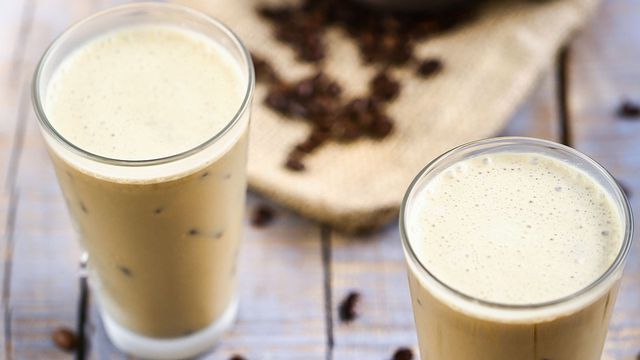 طريقة تجهيز قهوة مثلجة بالحليب