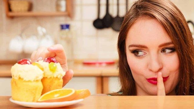 5 عادات وجب الابتعاد عنها بعد الأكل مباشرةً .. تعرفي عليها الآن