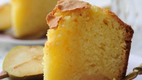 كعكة الكمثرى: حلوى صحية لنظامك الغذائي