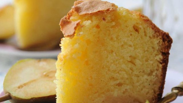 كعكة الكمثرى: حلوى صحية لنظامك الغذائي