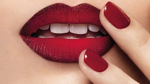 كيف تحصلين على إطلالة أحمر الشفاه مات مثالية؟