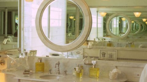 بالصور: اكتشفي أحدث تصاميم المرايا لديكور حمام مميز