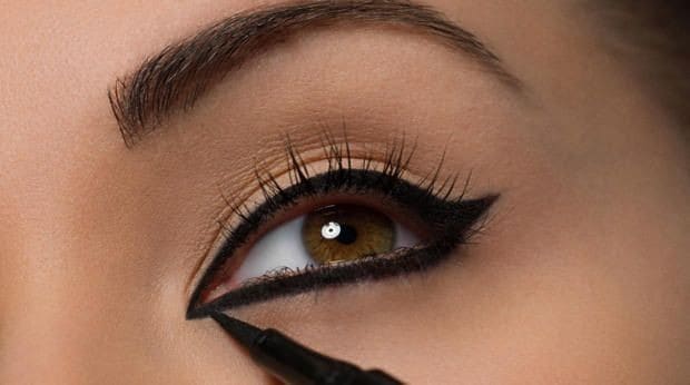 جربي صيحة الأي لاينر السفلي لإطلالة جريئة هذا الصيف