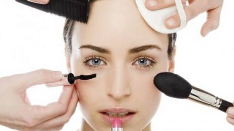 حيل ماكياج مميزة لصاحبات البشرة الجافة