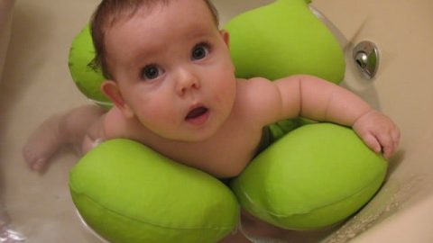 نصائح مفيدة للعناية بالطفل الرضيع في الأيام الحارة