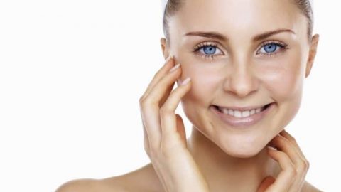 جربي أقنعة العسل الأبيض لعلاج مشاكل البشرة الدهنية