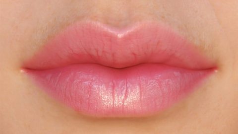 جربي خلطات عصير الليمون لتفتيح الشفاه