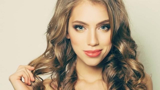 احصلي على إطلالة الشعر الكيرلي بهذه الخطوات