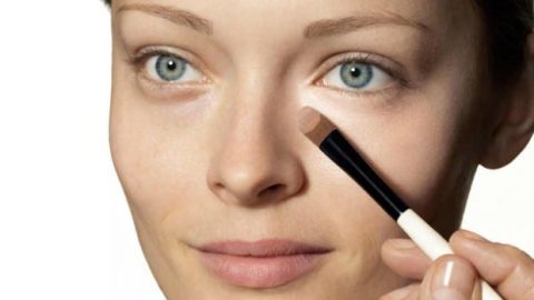 طرق اختيار الكونسيلر لتغطية الهالات السوداء