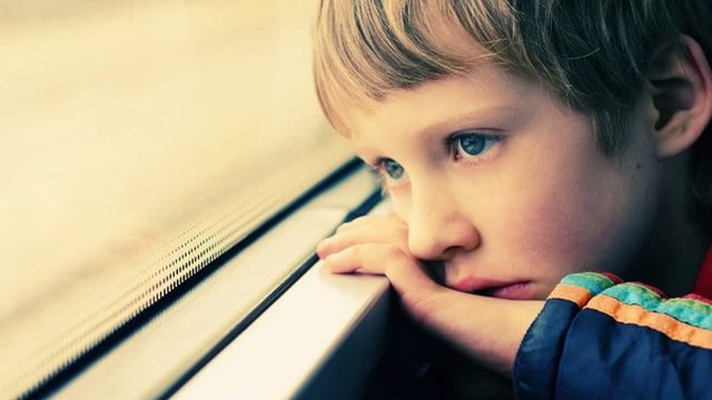 تعرفي على الأعراض المبكرة لمرض التوحد