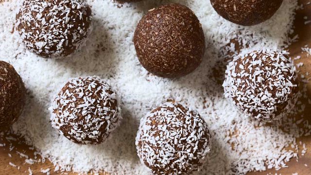 ألذ كرات الشوكولاته بالبسكويت