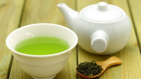 اكتشفي أسرار استخدام الشاي الأخضر لعلاج مشاكل الشعر