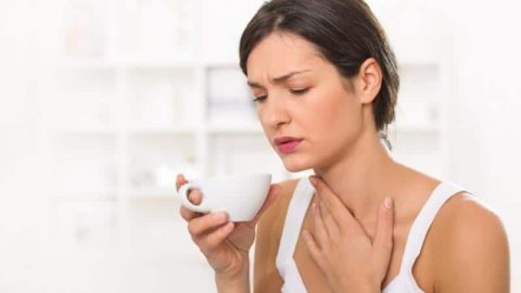 عالجي بحة الصوت بمكونات بسيطة من المطبخ!