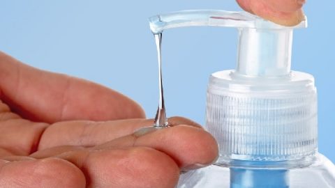 خطوات بسيطة لتحضير معقم يدين منزلي