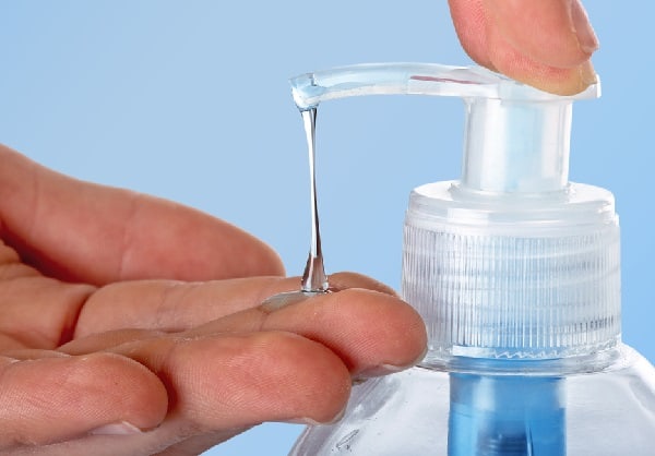 خطوات بسيطة لتحضير معقم يدين منزلي