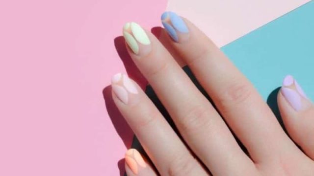 بالصور: مناكير الباستيل لإطلالة صيفية مشرقة