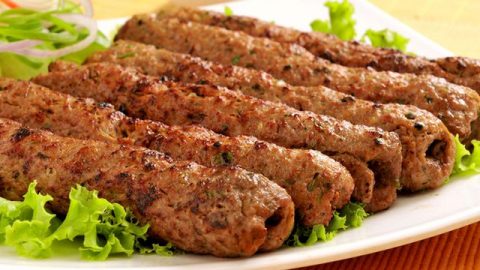 خطوات بسيطة لتجهيز أسياخ الكباب