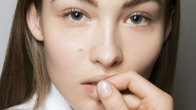 4 أطعمة ضرورية للحفاظ على جمال بشرتك.. تعرفي عليها