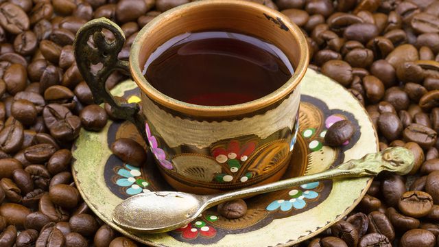 خطوات تجهيز القهوة العربية