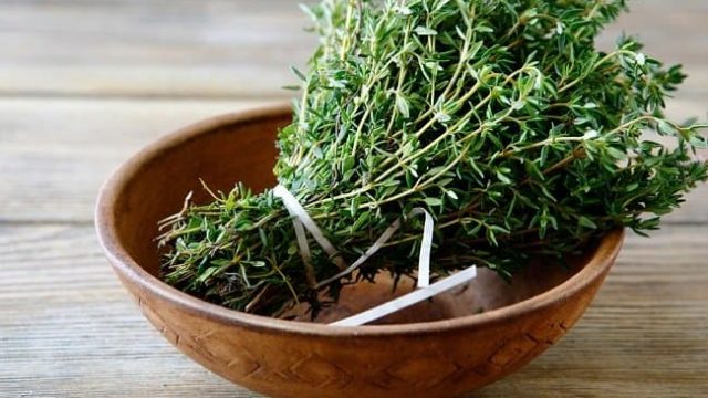 روتين الأعشاب للتخلص من مشاكل الشعر