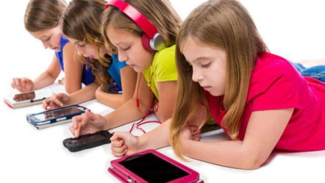 نصائح لمتابعة الأنشطة الإلكترونية للطفل