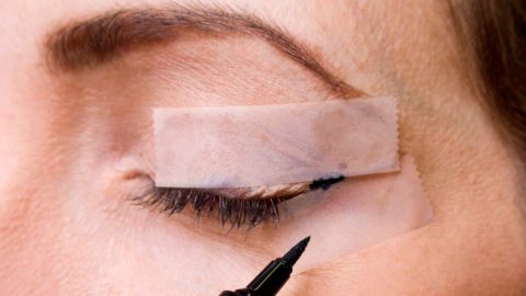 حيل تجميلية باستخدام الشريط اللاصق.. جربيها