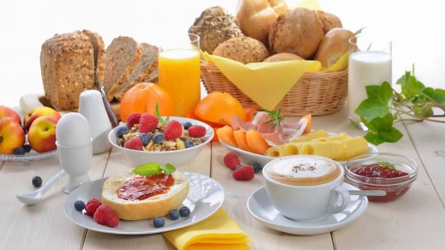 أفكار فطور صباح صحي للتخلص من الون الزائد