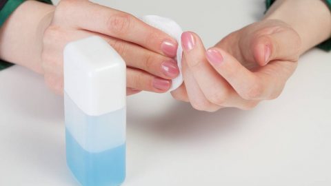 بدائل منزلية لمزيل طلاء الأظافر.. اكتشفيها