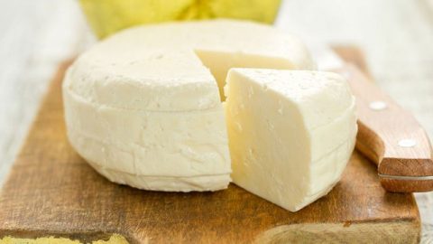 جهزي الجبنة البيضاء في المنزل