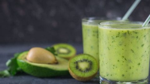 عصير الأفوكادو بالموز اللذيذ