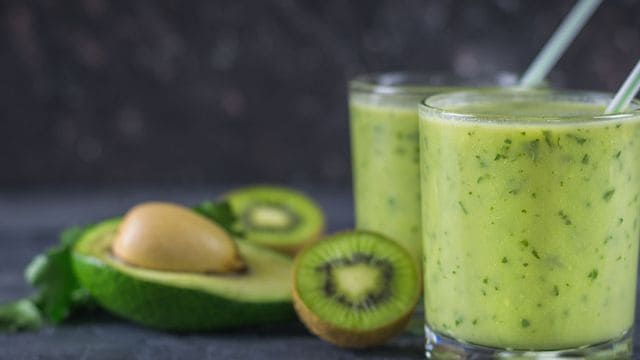 عصير الأفوكادو بالموز اللذيذ