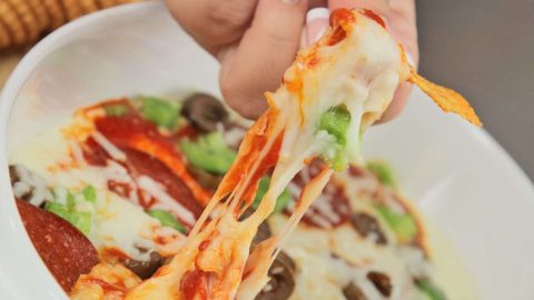 طريقة تجهيز تغميسة البيتزا