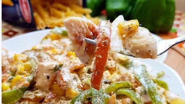 مكرونة لذيذة بالكريمة والخضار