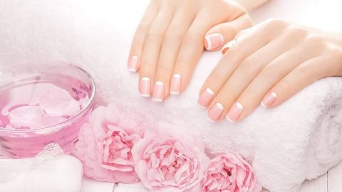 إليك 3 طرق لتقشير اليدين وتنعيمها في المنزل